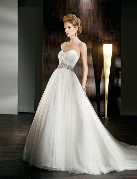 Pretty A-line empire waist tulle wedding dress… beautiful <3