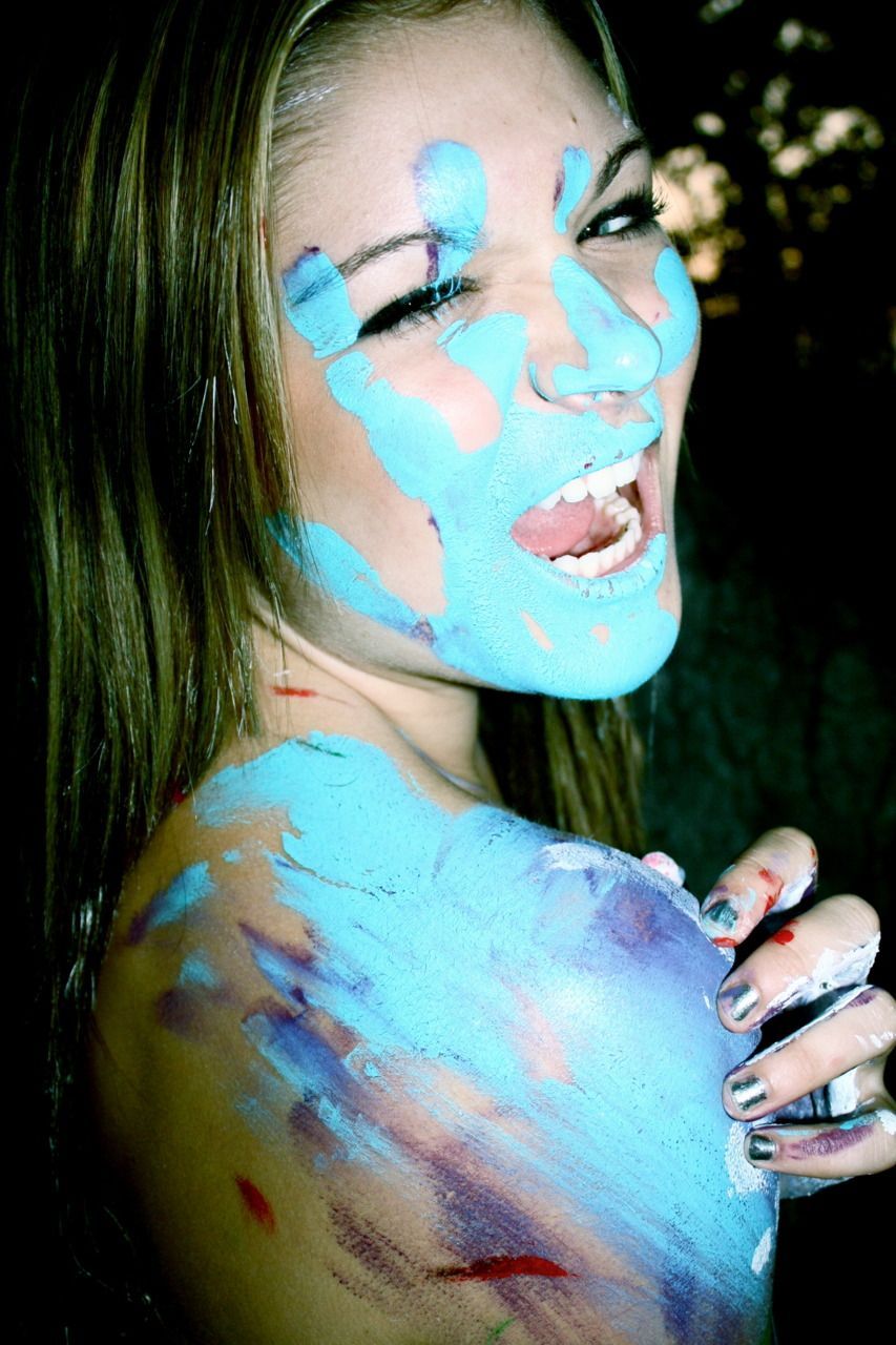 What a fun photoshoot idea Can never have too much paint :)