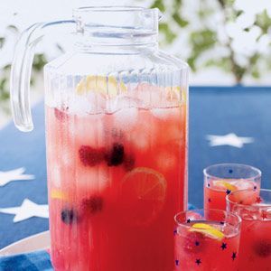 Berry Lemonade – It's yummy! Traditional lemonade with raspberries and black