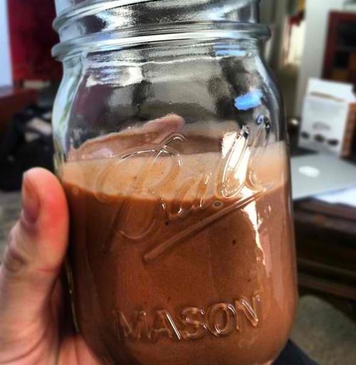 SUCH a good chocolate smoothie recipe!! #easy #yummy #chocolate #recipe #recipes