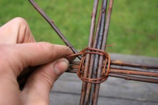 Very concise and clear tutorial on basketweaving.