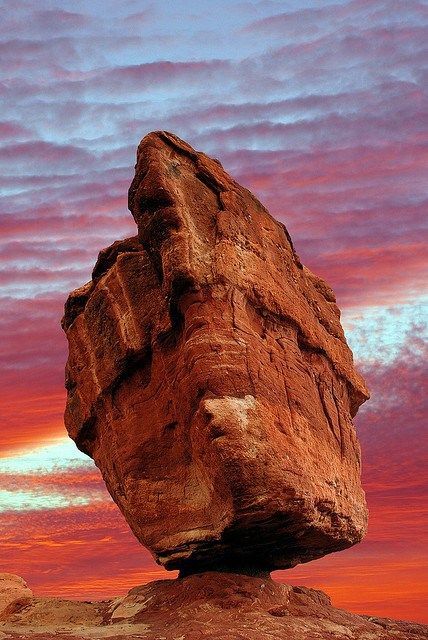 Balanced Rock, Garden of the Gods, Colorado Springs, Colorado, USA