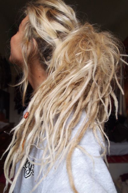 nobody understands how much i seriously want to dread my hair….