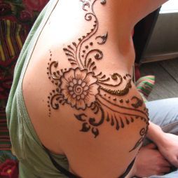 shoulder flower henna by Henna Lounge