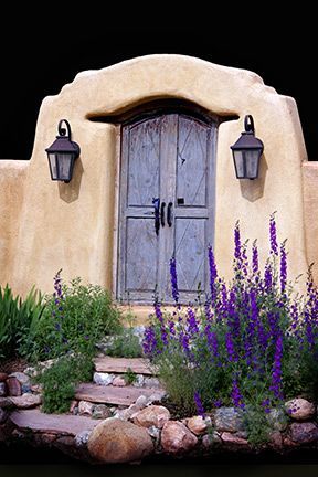 Blue door, New Mexico    -souvenir de maison denfance, petite porte humble dont