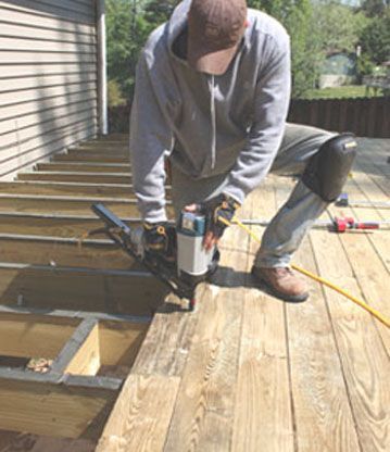 DIY Build a Freestanding Cantilevered Deck