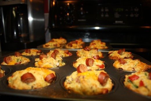 Easy Pizza Muffins / Perfect for fussy teenage / school kids lunch ideas! :)