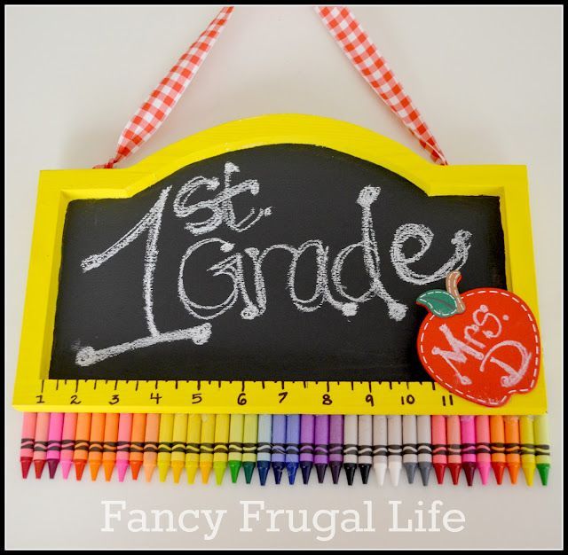 Fancy Frugal Life: Teacher Monogram Wreath amp; Crayon Chalkboard Sign