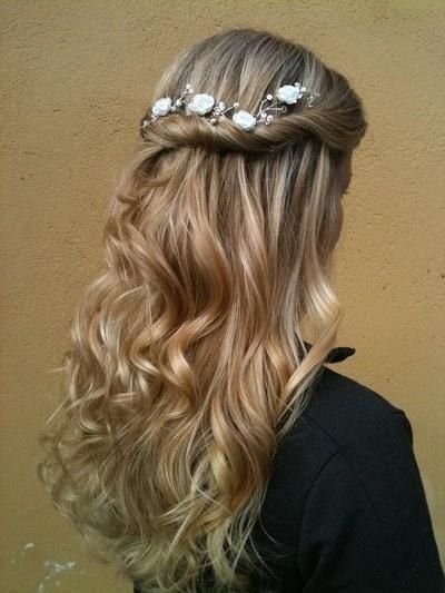 Half Up with Flowers – Hairstyles and Beauty Tips