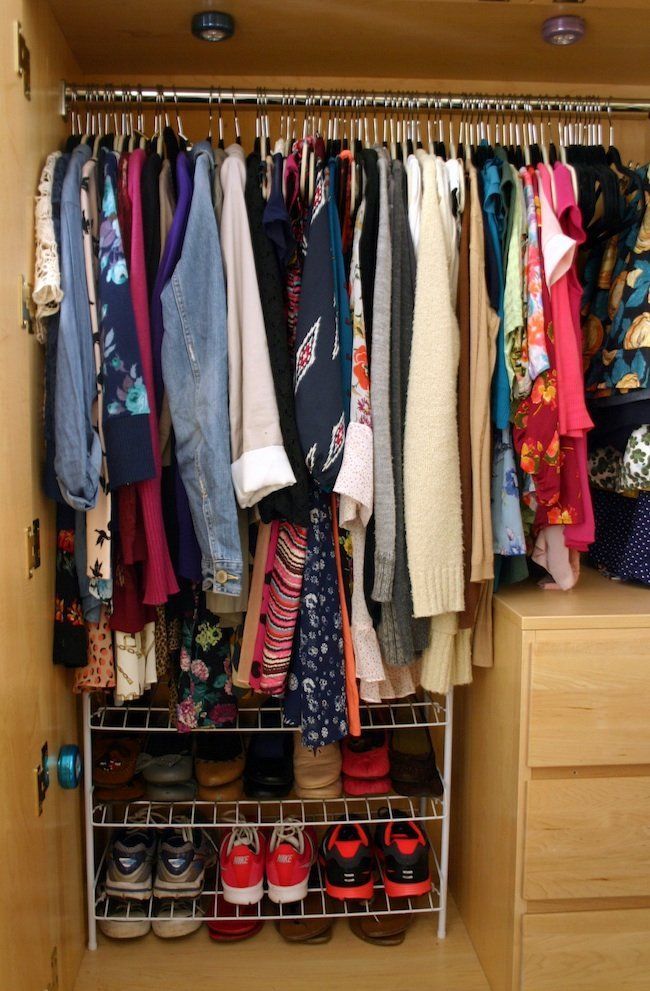 How to organize a college dorm closet  #chico #chicostate #csuc #college #dorm #