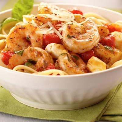 Italian Shrimp Caprese Pasta –  colorful pasta dish is full of flavor and can be