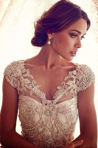Lace wedding dress! Elegant!   Aline