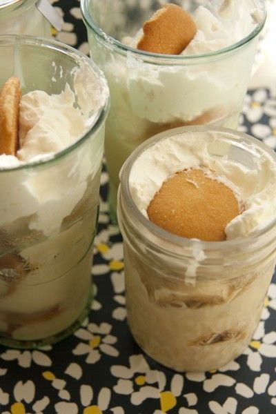Love this banana pudding in a mason jar idea…This would be good idea for a cam