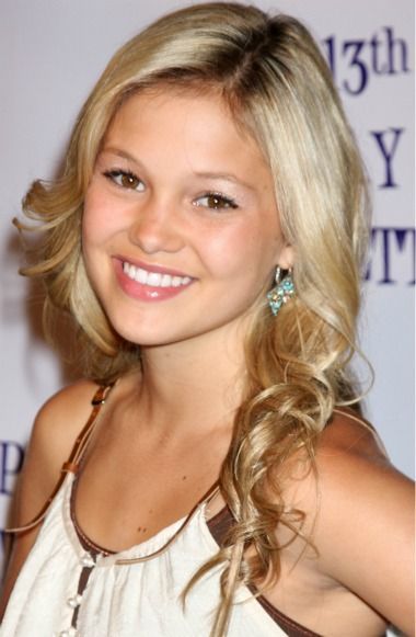 Olivia Holt – cute hairstyle