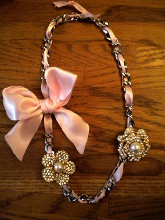 Simple DIY with chain, ribbon, and brooches. Simple yet elegant! Lovely!