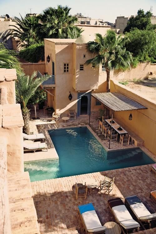 Tener una terraza con piscina muy relajante.  Inspirada en Marruecos.  Moroccan