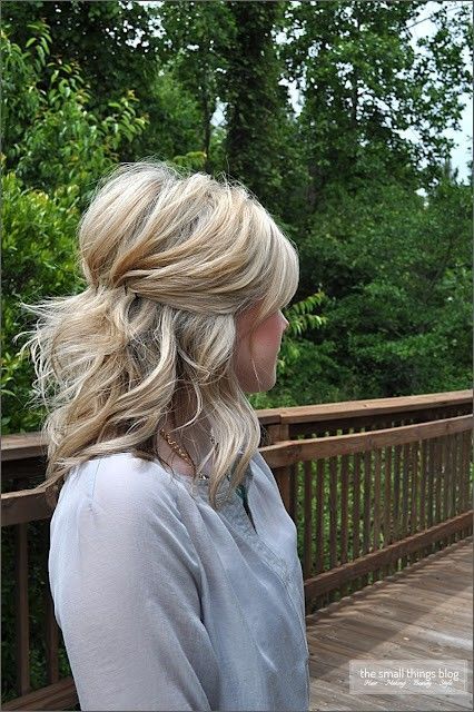 The Small Things Blog: Pinned Half Up works on short hair! – Click image to find