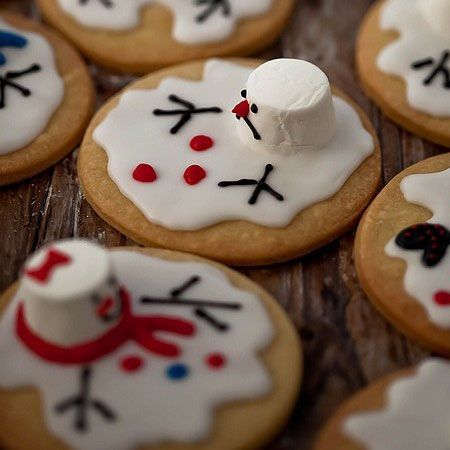 These adorable melting snowman cookies are a must-do this winter! Cant wait to s