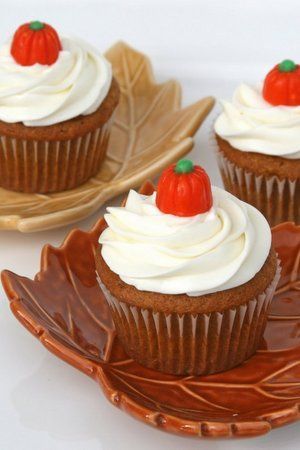 6 Pumpkin Cupcake Recipes from Our Favorite Bakers :: Cupcake Monday | The TomKa
