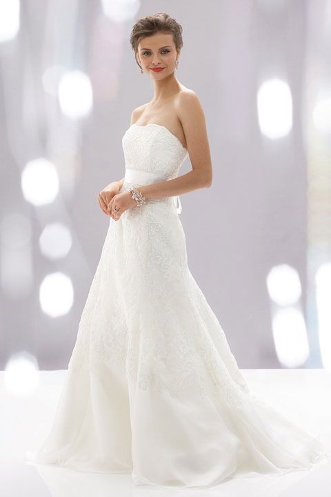 A-line organza sleeveless bridal gown