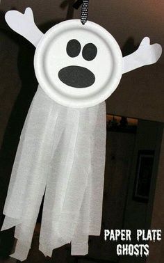 An adorable ghost Halloween craft using a paper plate. #decoration #decor #presc