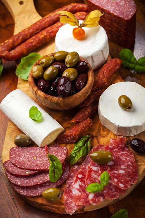 Antipasto Meat  Cheese Platter / Party Perfect Appetizers and Hor d’oeuvres re