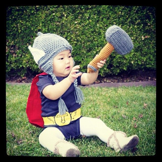 Baby girl Thor costume – with hammer! Impossibly cute. Photo by traoki