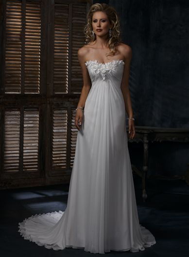 Fashionable Strapless Natural waist Chiffon wedding dress