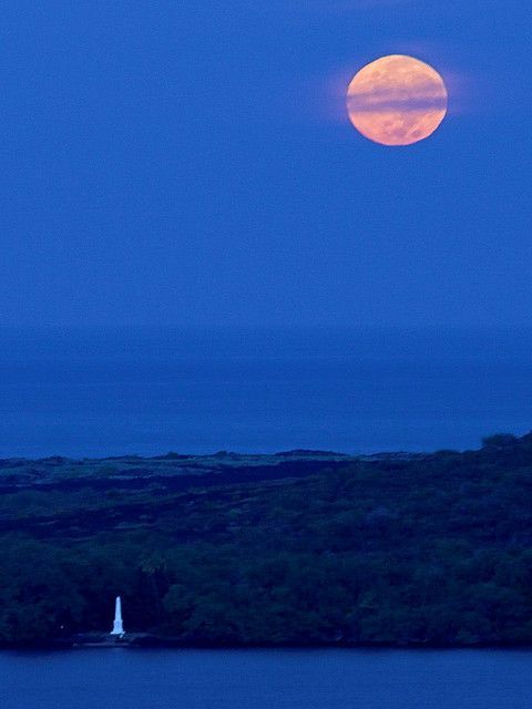 Full Moon, Captain Cook Monument, Big Island, Hawaii