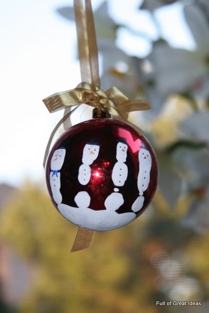 Holiday Crafts that use Fingerprints and Footprints.