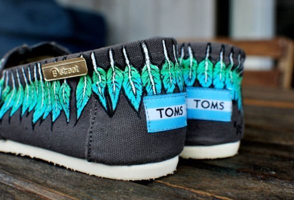 Its pretty cool(: / Toms Shoes OUTLET…$20! Holy cow, Im gonna love this site