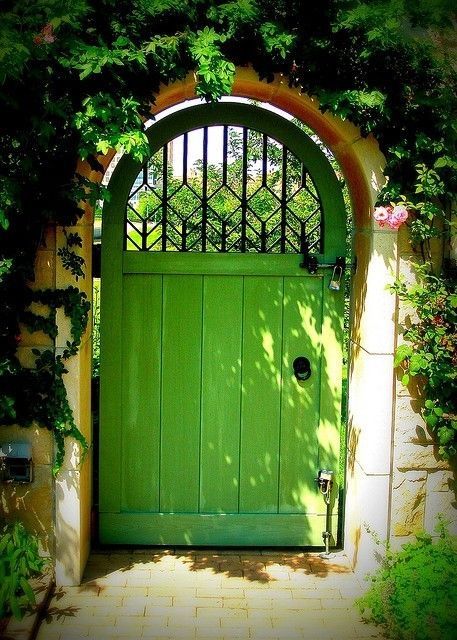 Love the lime green door