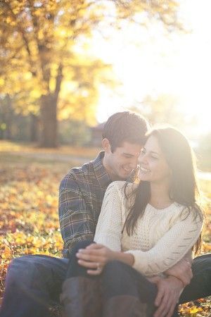 Love these fall engagement pics!