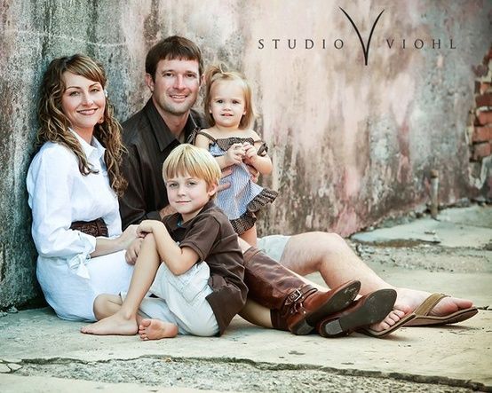 nice angle for this family shot…group to one side and not in the center…back
