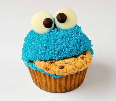 sesame street birthday party cookie monster cupcake. Great site for other Sesame