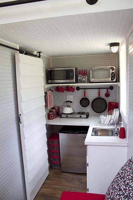 Small kitchen space…..ooo about the size of my studio kitchen  this one has a