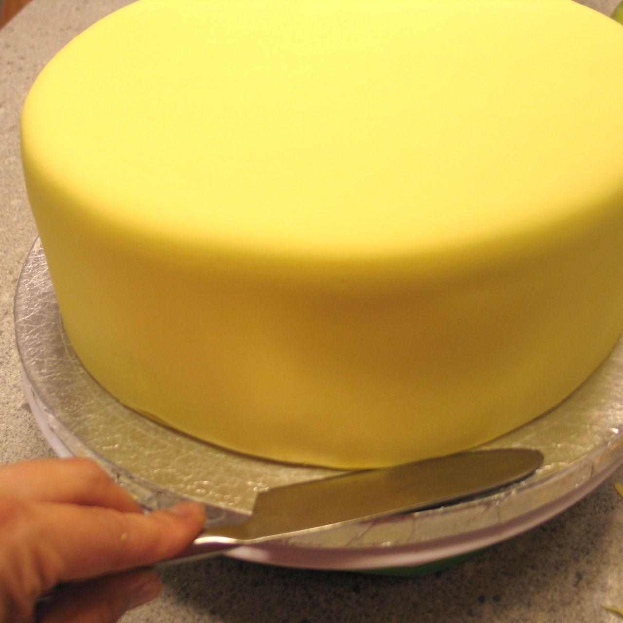 The Sugar-Coated Chronicle:   Perfect Fondant:   Tips for Covering a Cake Flawle