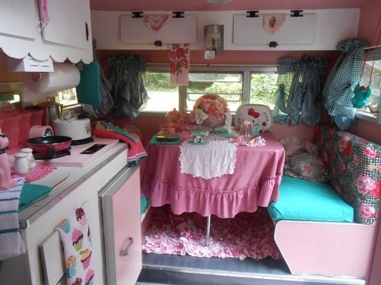 67 Playmor vintage camper trailer – interior