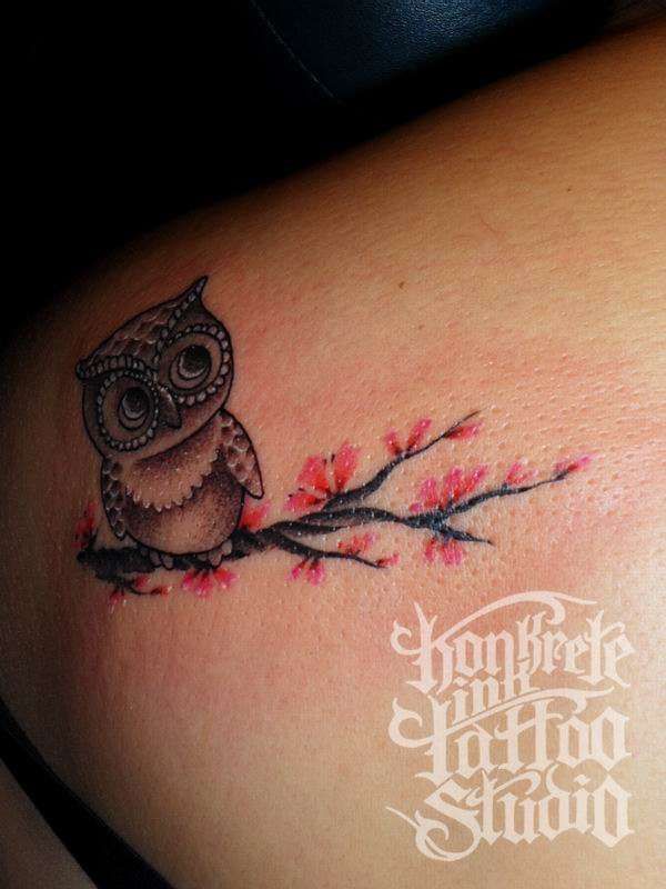 I love this owl tat! I could so get this on my other shoulder…this is the one