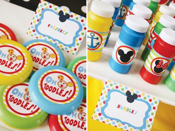 Mickey Mouse party favors – Toodles frisbee and bubbles