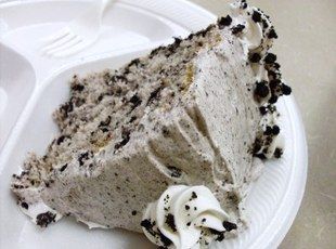 Oreo cookie cake recipe, mmmm looks like heaven in food condition!!!:):):)