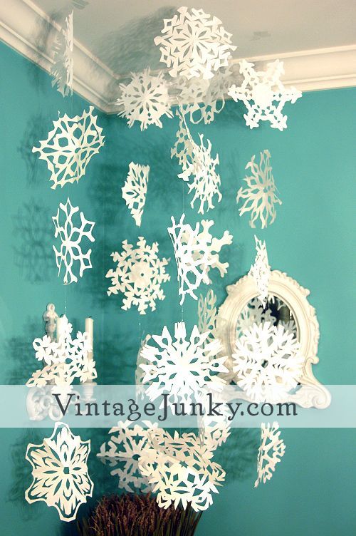 Paper Snowflakes -   Christmas Craft Tutorials