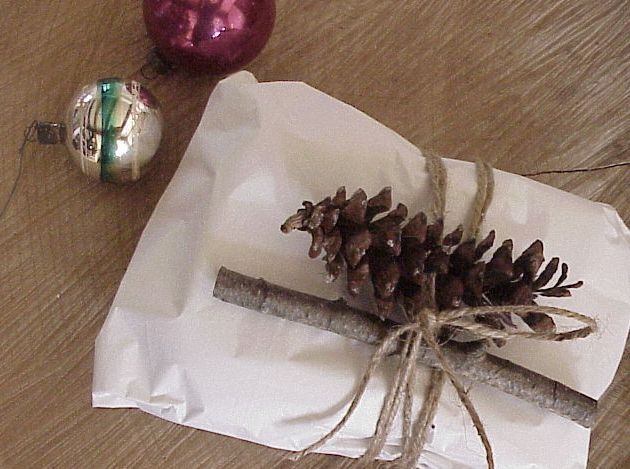 Welcome to Main Ingredient Monday! -   20 pine cone decorating ideas-not just for fall and Christmas