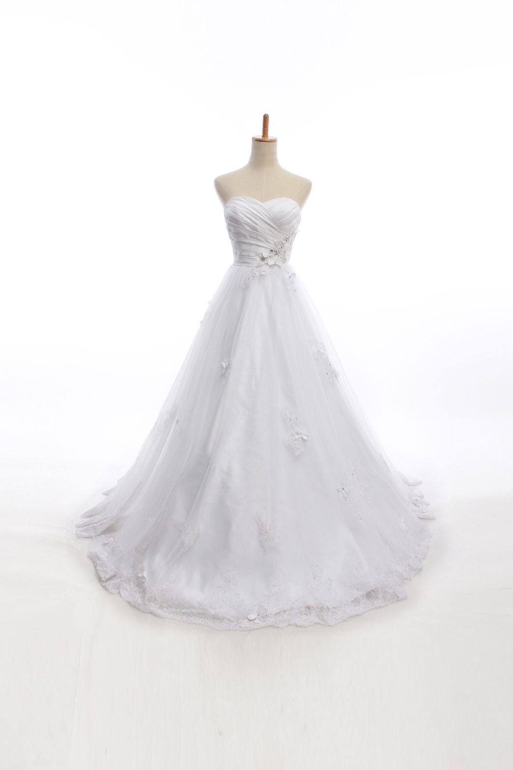 Elegant sweetheart ball gown wedding dress