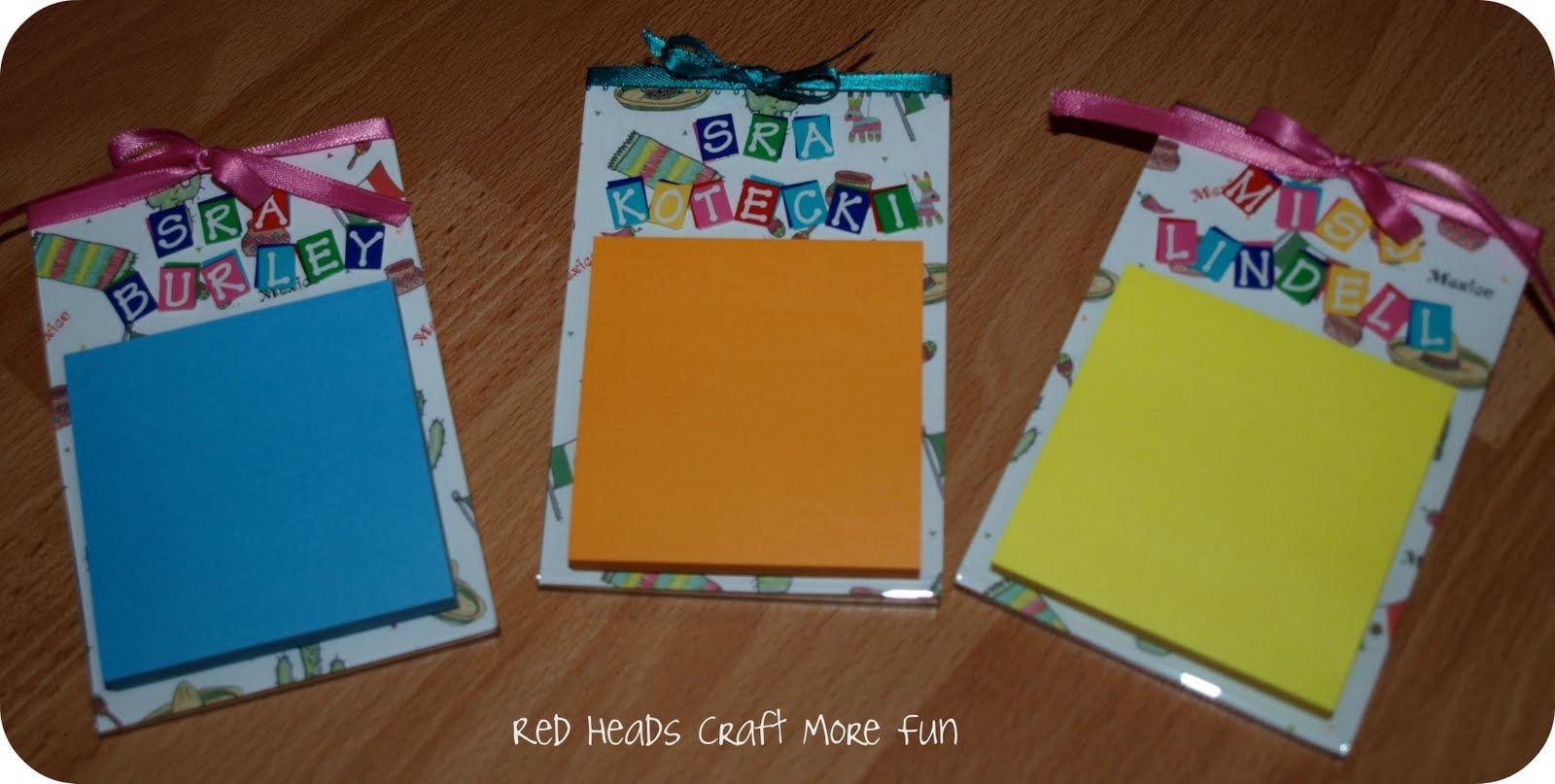 Post It Note Holder ~ Looking for an inexpensive, easy-to-make teacher or co-wor