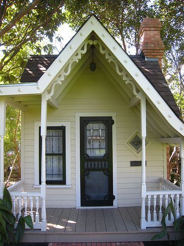 simple details make this tiny house welcoming