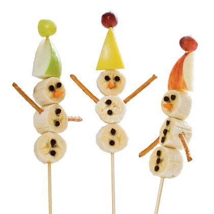 Snowman fruit kabob and other snowmen snacks for kids
