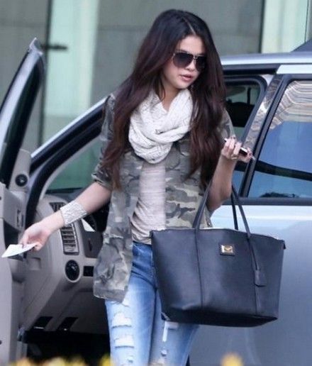 womens jeans styles 2013 | selena gomez 2013 jacket jeans bag Selena Gomez 2013