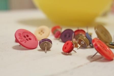 cubicle ideas | great use for those extra buttons- hot glue them to a thumbtack