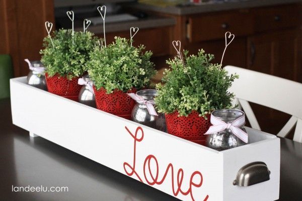 Easy Valentines Day Decorations: Wire Heart Picks.  Love this idea!  Perfect for